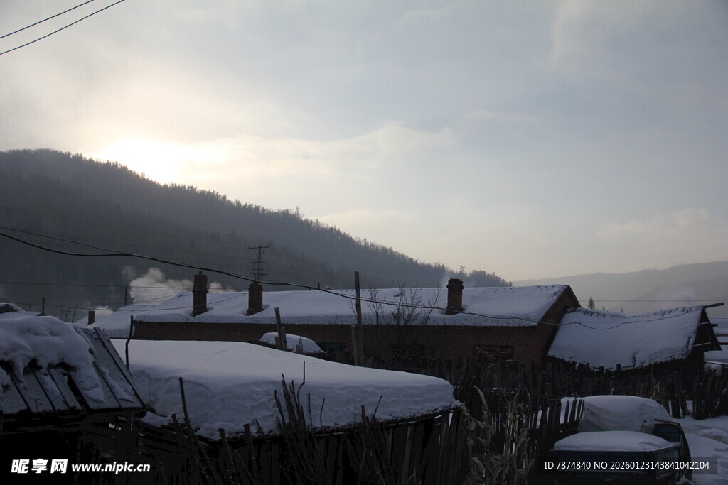 雪覆露台 远山朦胧之景