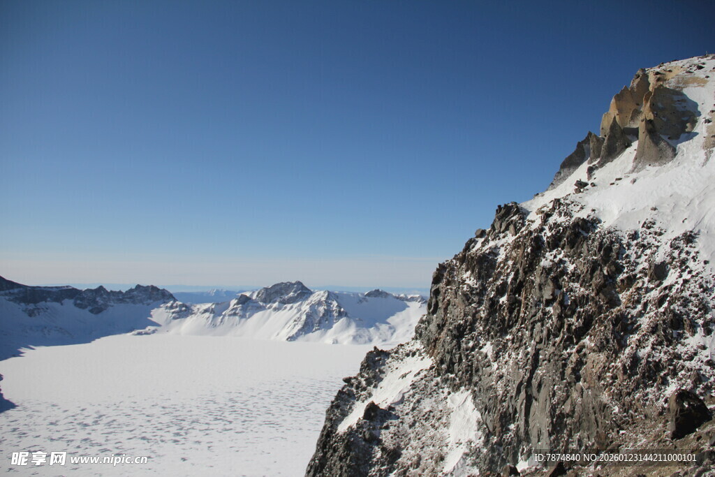 雪山峭壁壮丽风光 长白山