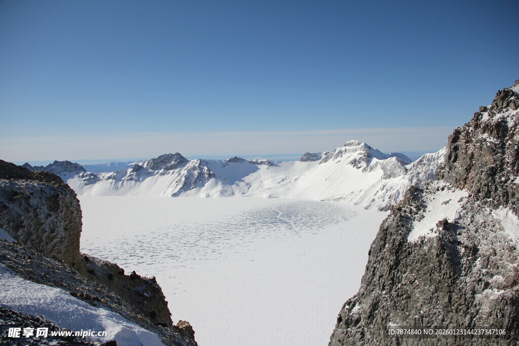 雪山峭壁壮丽景致 长白山