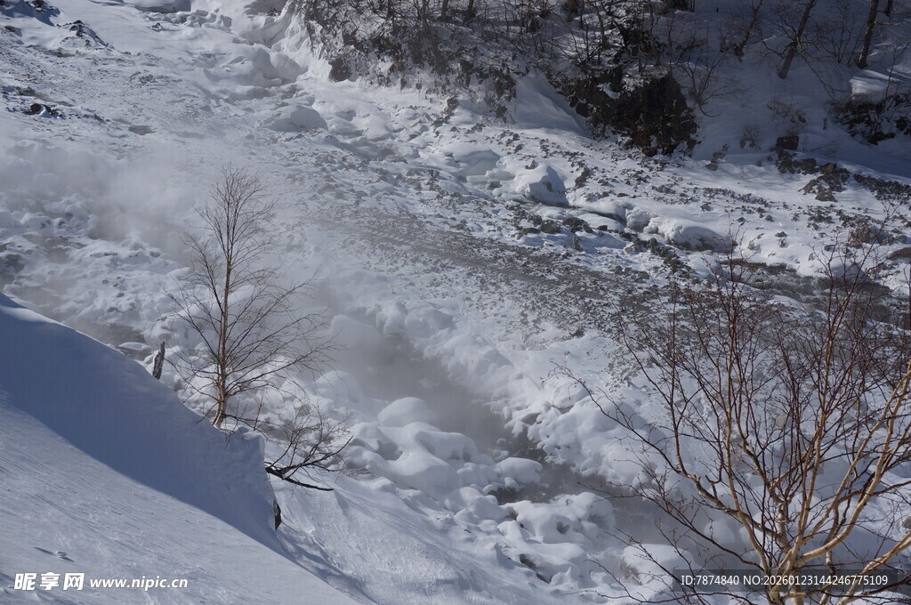 冬日雪境中的氤氲景象 长白山