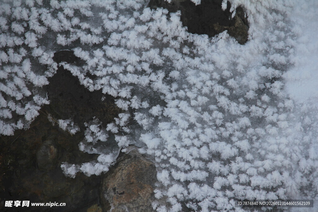 高空视角下的棉絮状云朵 长白山