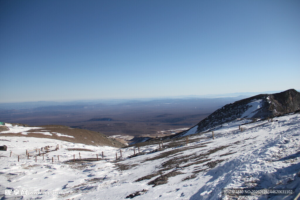 雪山远眺美景 长白山