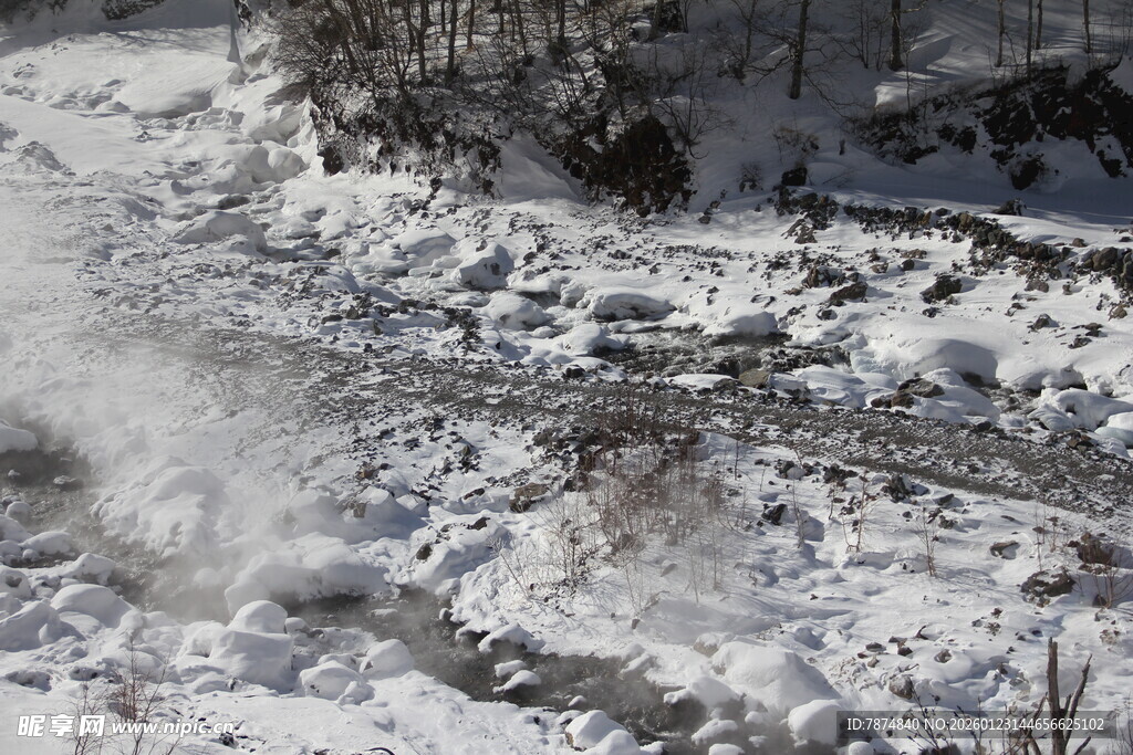 冬日雪景中的乡村景象 长白山