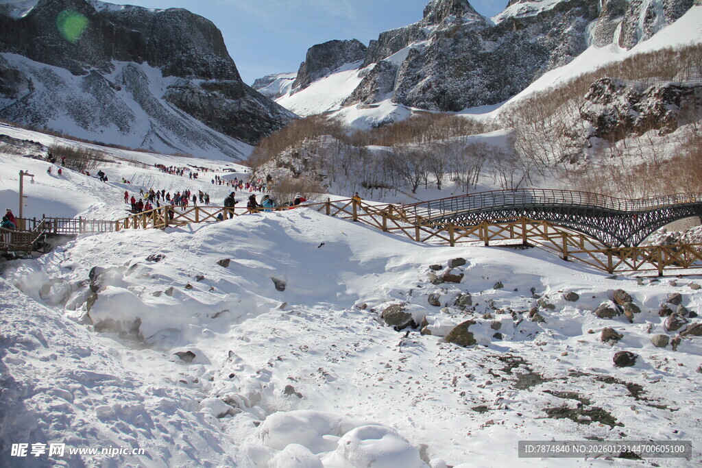 雪山山谷中的壮丽雪景 长白山