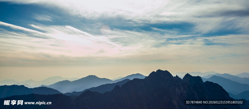 壮丽山景与天空