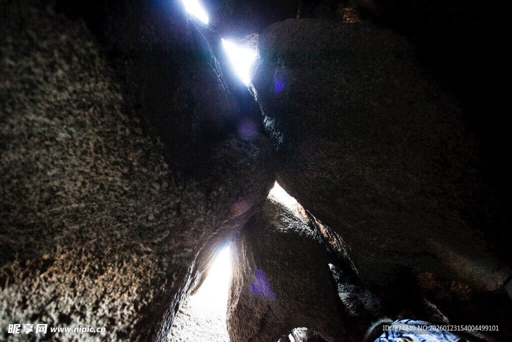 洞穴探险者的神秘地下之旅