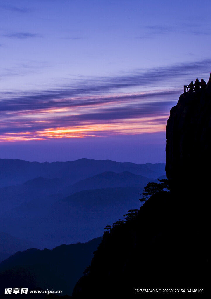 山顶观绝美日落霞光
