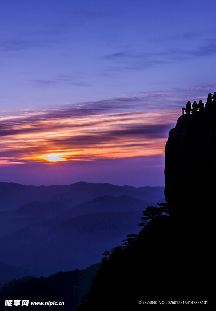 山顶观绝美日出景象