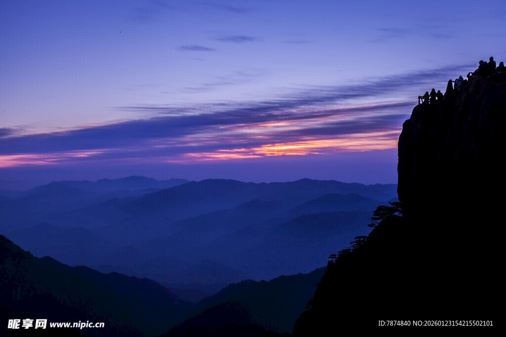 山间壮丽日出美景