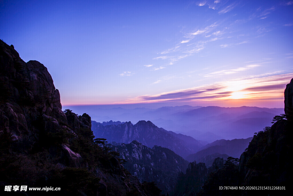 山间壮丽日出美景