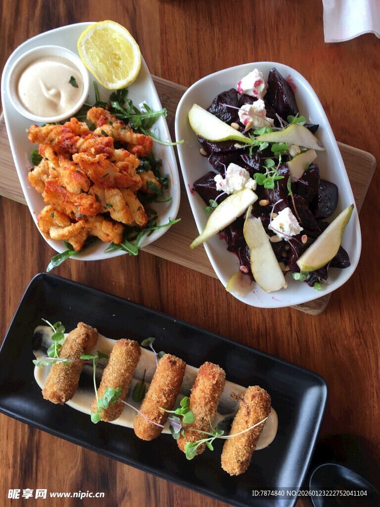 多样美味小吃拼盘