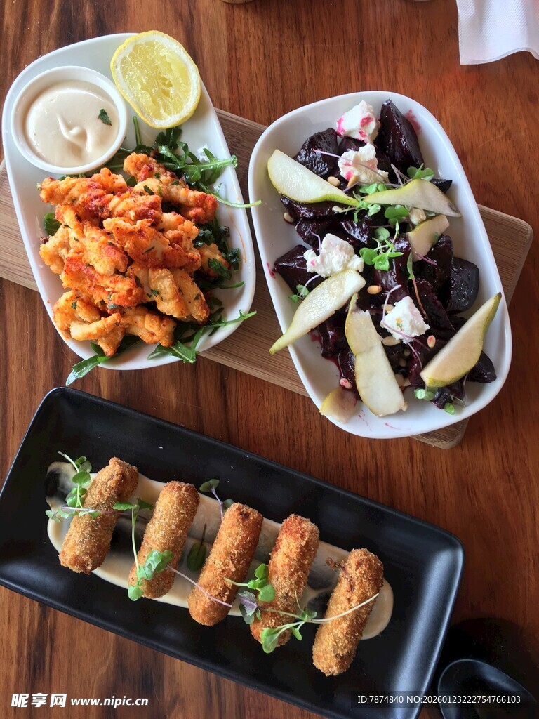 多样美味小吃拼盘