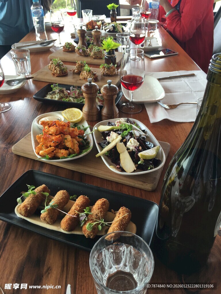 丰盛多样的美味佳肴