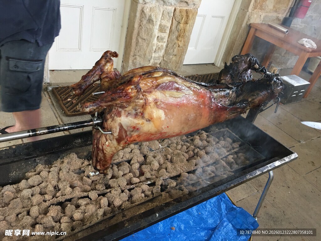 户外烤全羊现场