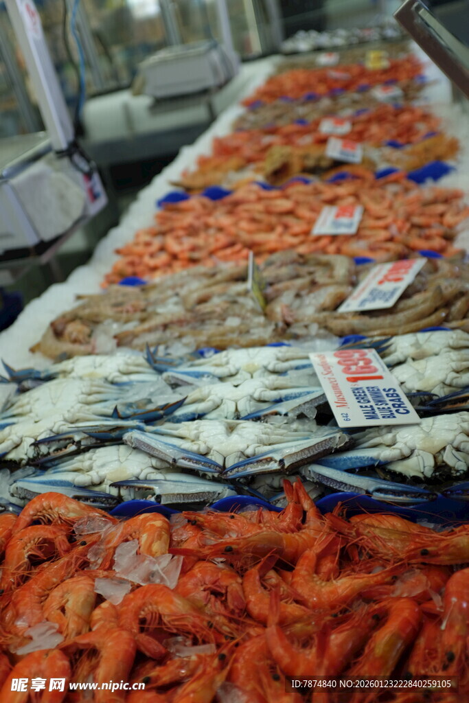 海鲜市场丰富多样的水产