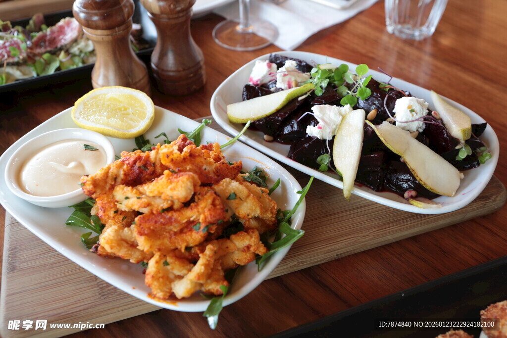 美味海鲜与沙拉拼盘