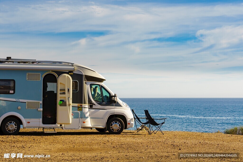 海边露营的房车生活