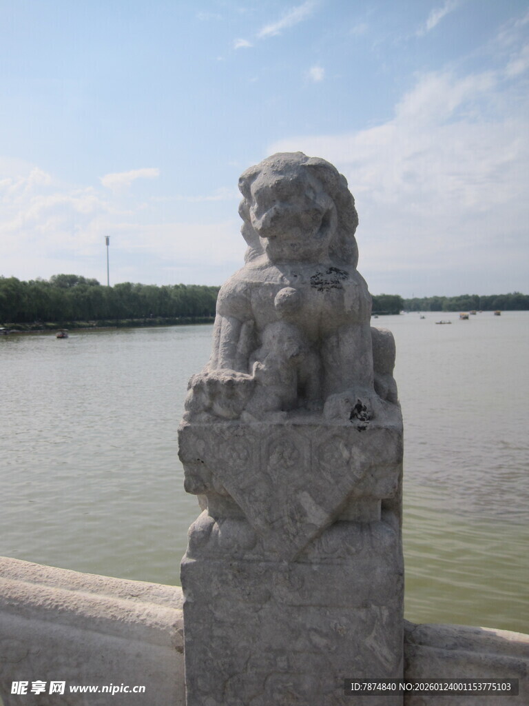 河畔石狮子 古韵悠然