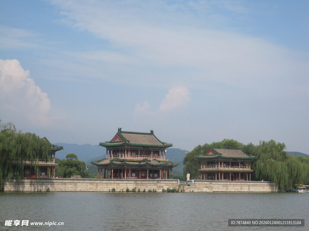 湖畔古建美景