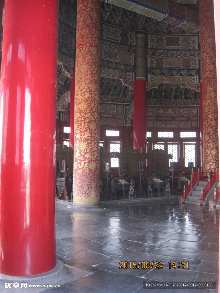 室内红色立柱建筑景观