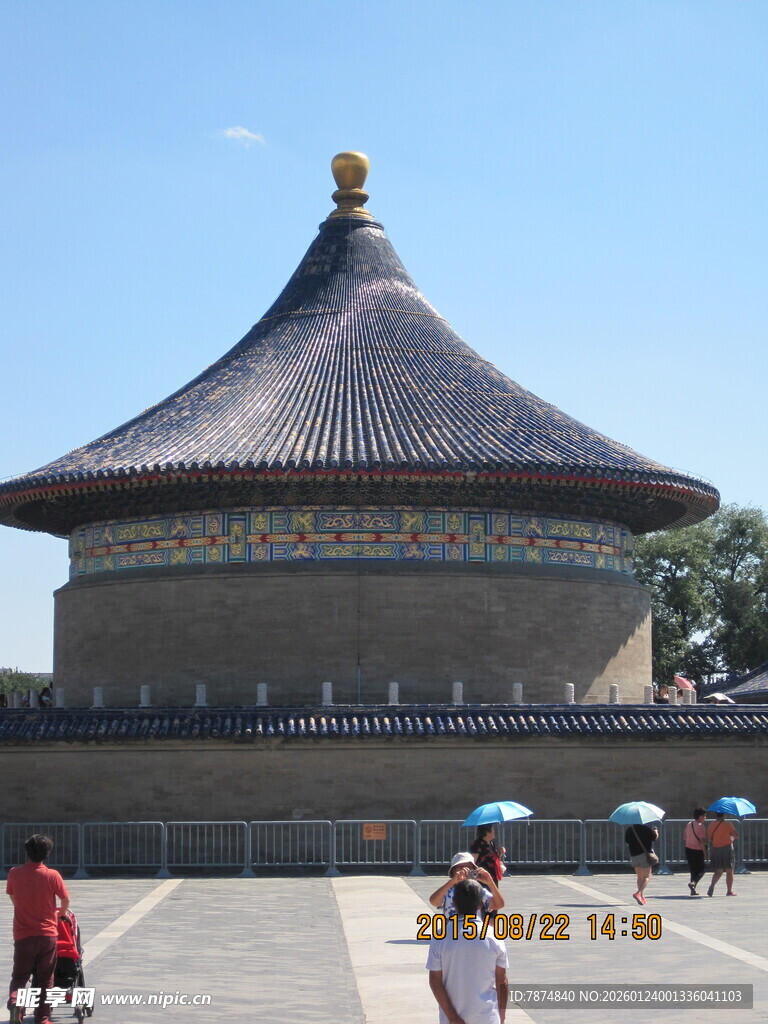 天坛景观 游人漫步赏古迹