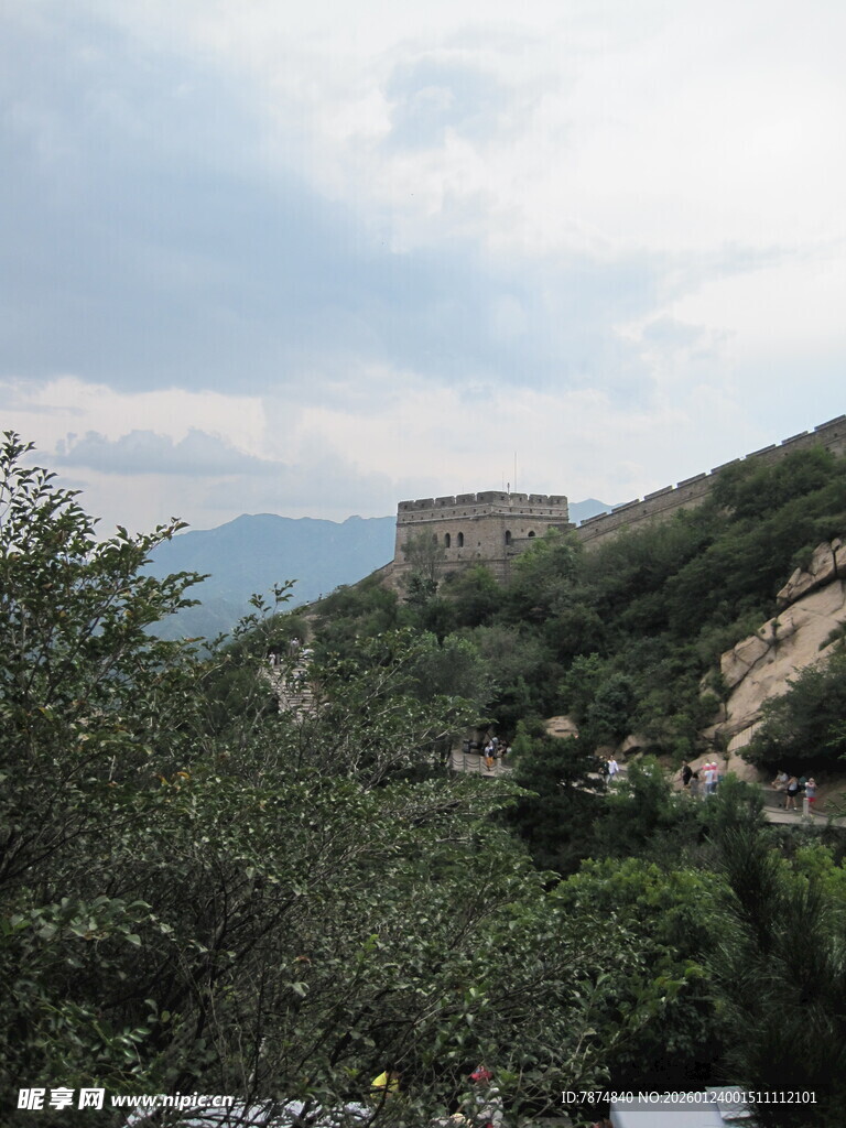 山峦间的古老长城