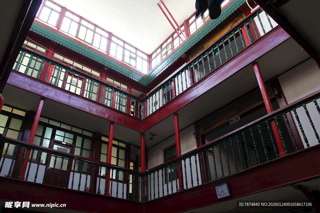 中式传统多层庭院建筑