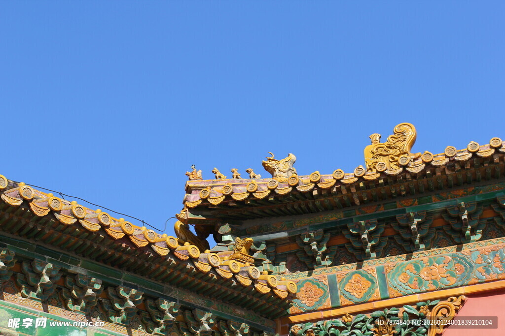 中式古建筑屋檐一角