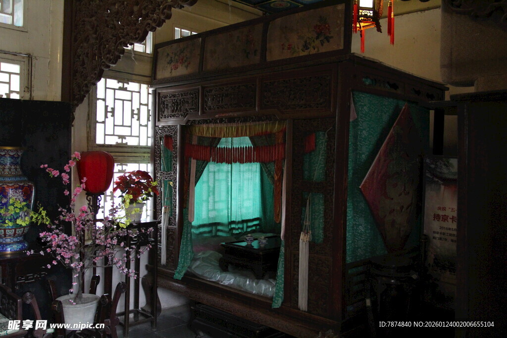 复古风格街边展示橱窗