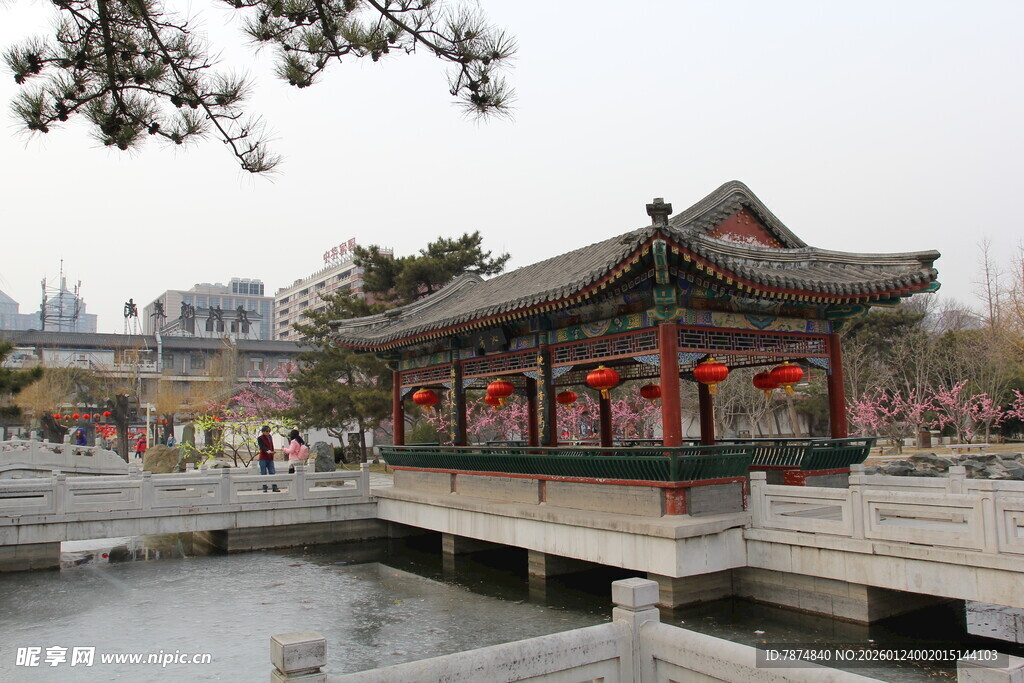 中式古亭临水岸