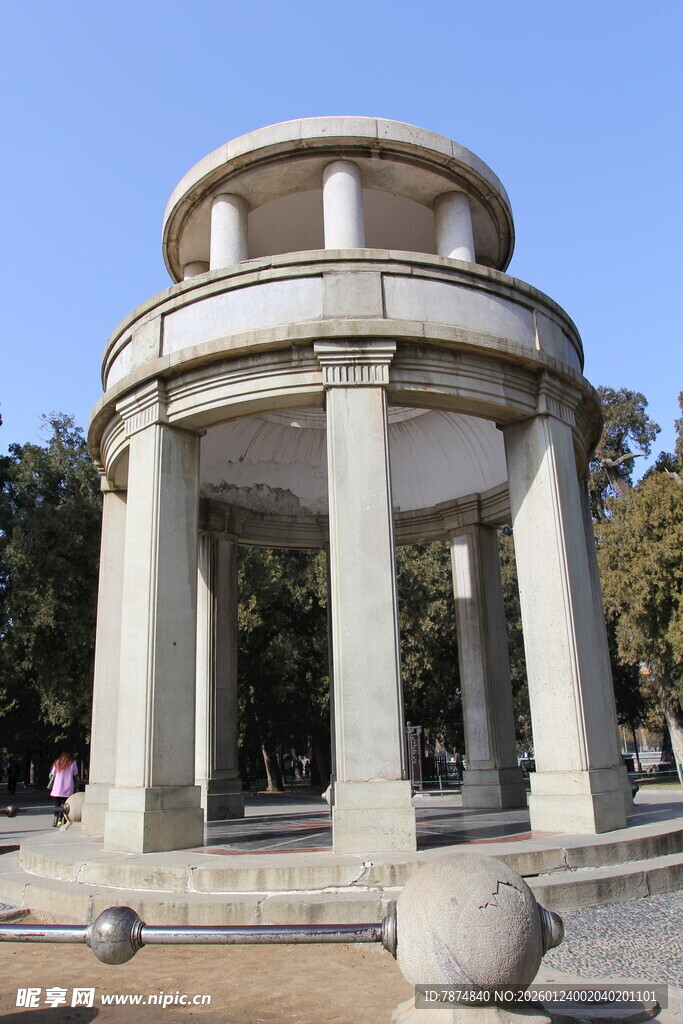 古典石制凉亭景观