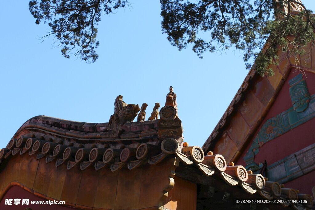 古建屋檐上的精美雕刻