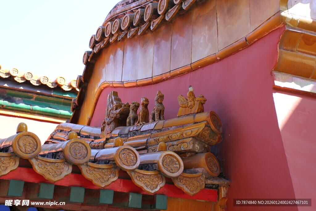 中式古建筑屋檐精美雕刻