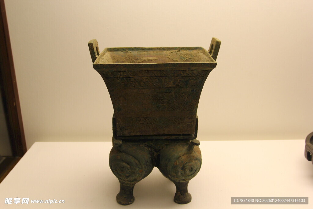 青铜鼎文物展示