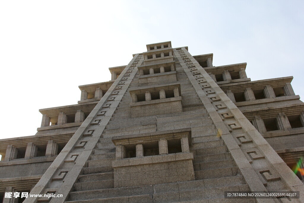 古老多层石塔建筑景观