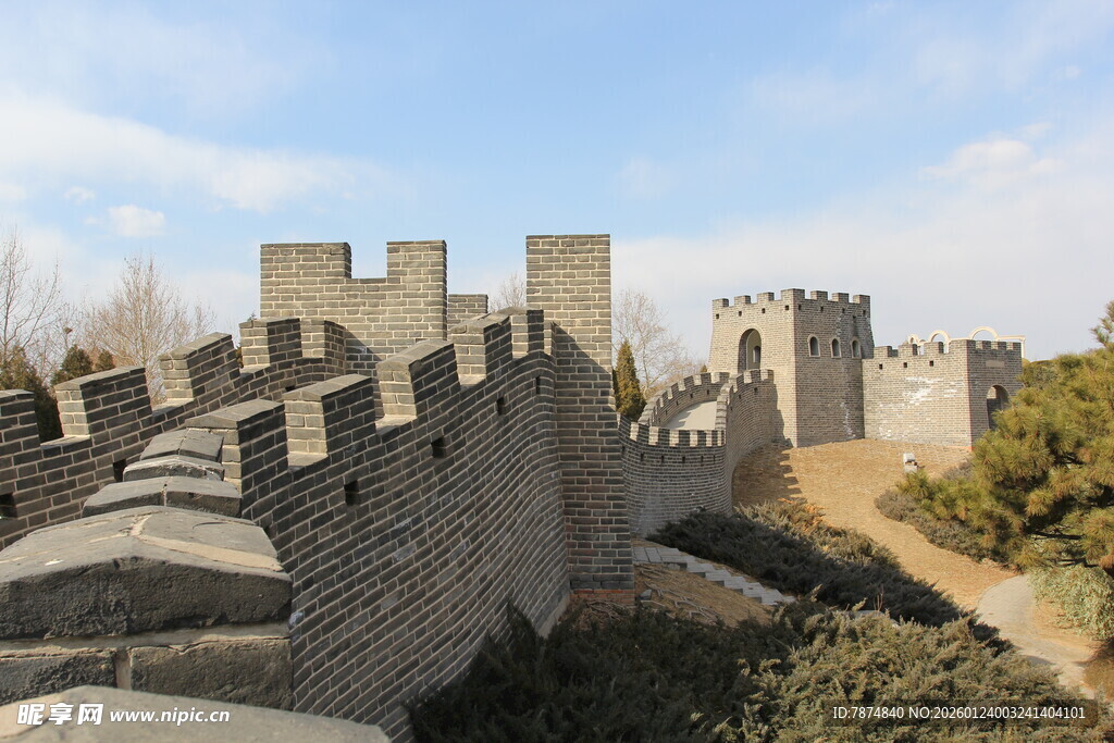 古老城墙与塔楼景观