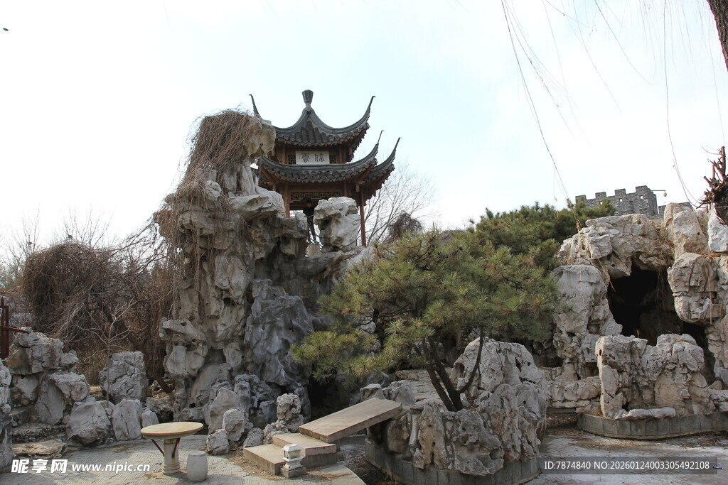 中式园林假山与亭阁景观