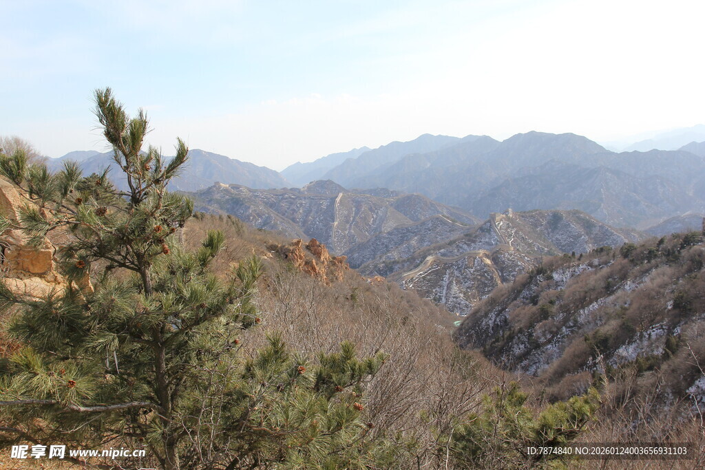 山间景色 远观连绵山脉