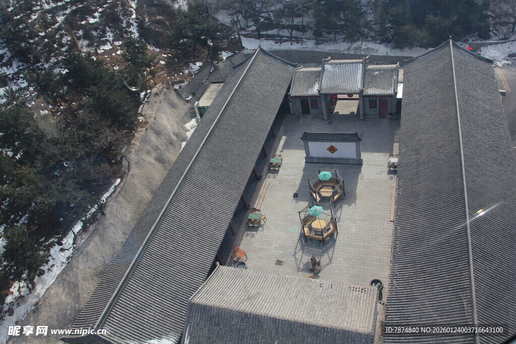 俯瞰中式庭院建筑景观