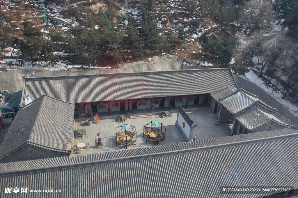 俯瞰中式传统建筑庭院