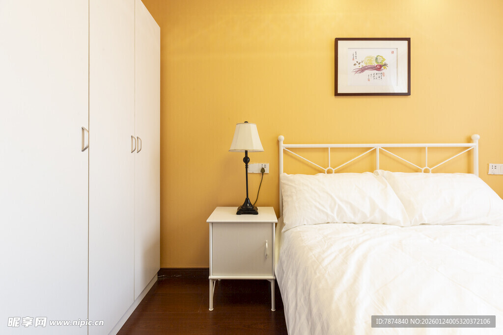 简约温馨卧室一角