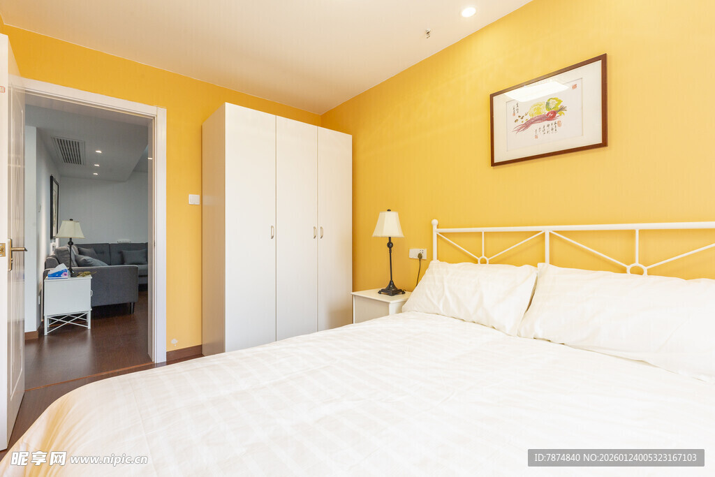 温馨明亮卧室室内场景