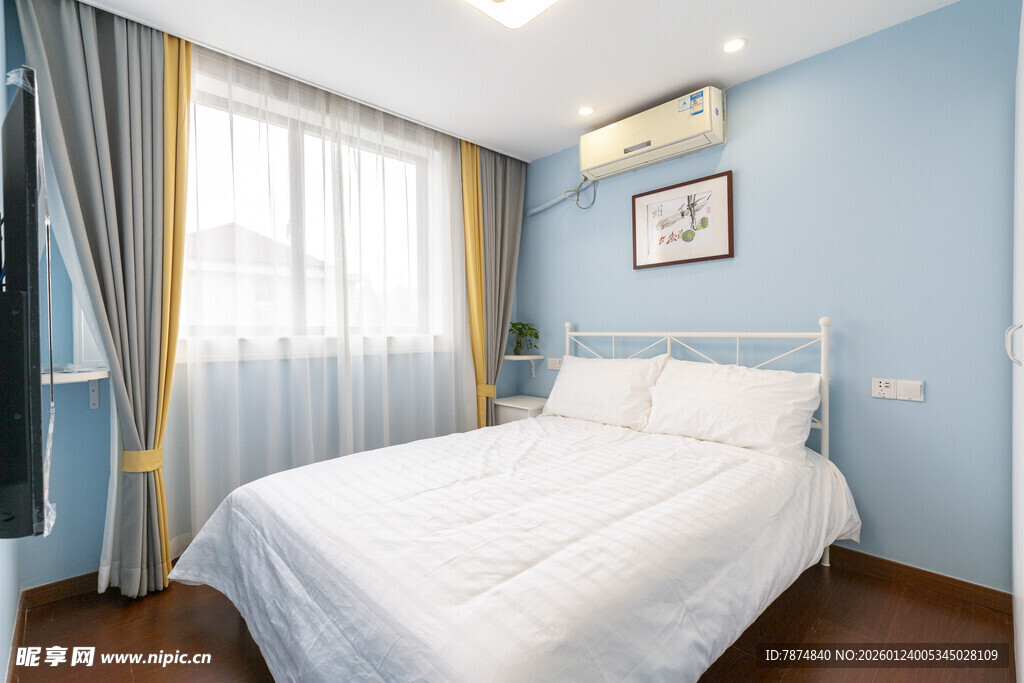 简约蓝色系温馨卧室空间