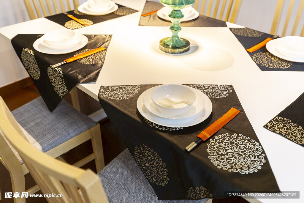 精致餐桌布置 尽显优雅格调