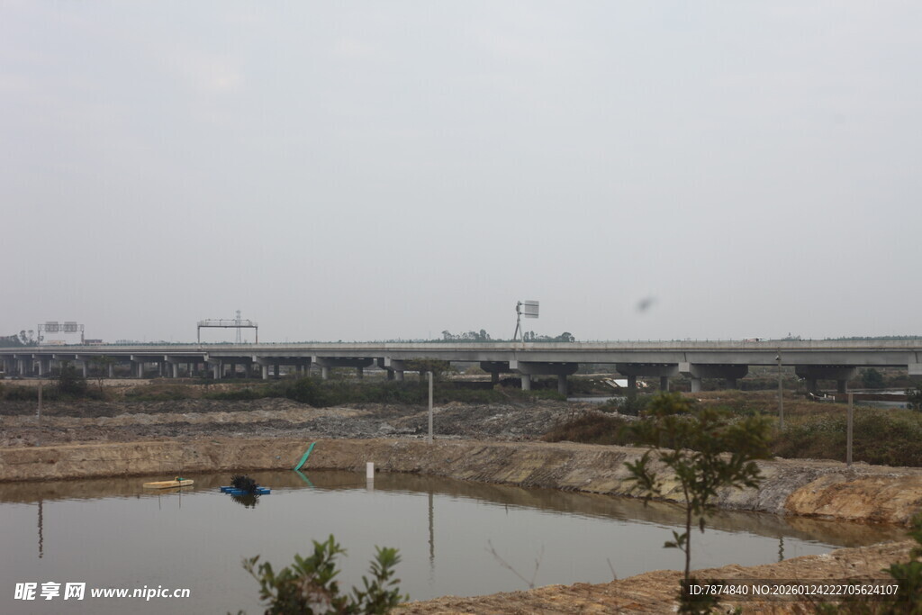 城郊开阔地与水域景观