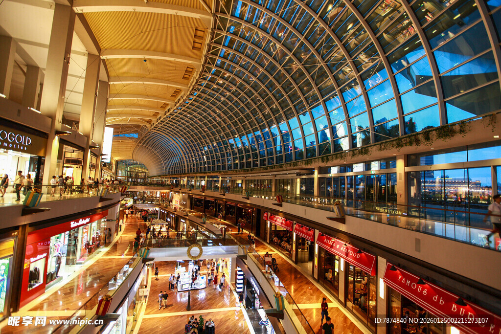 繁华商场内部全景