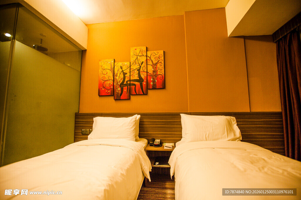 温馨双床卧室室内场景