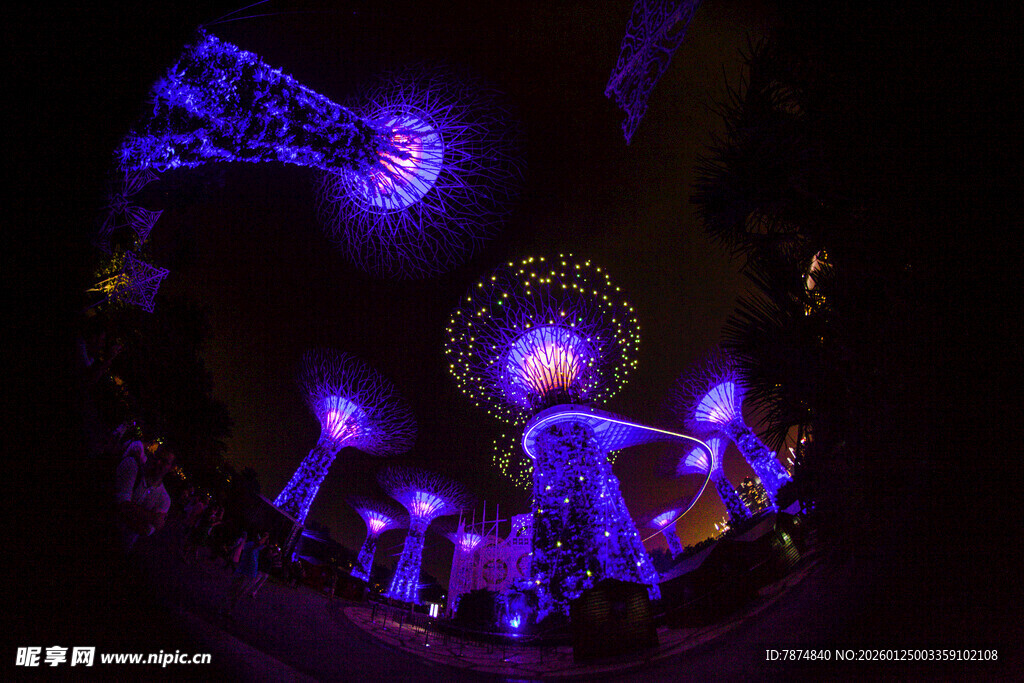 梦幻紫色灯光艺术装置