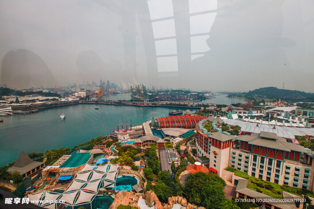 俯瞰城市滨水休闲景观