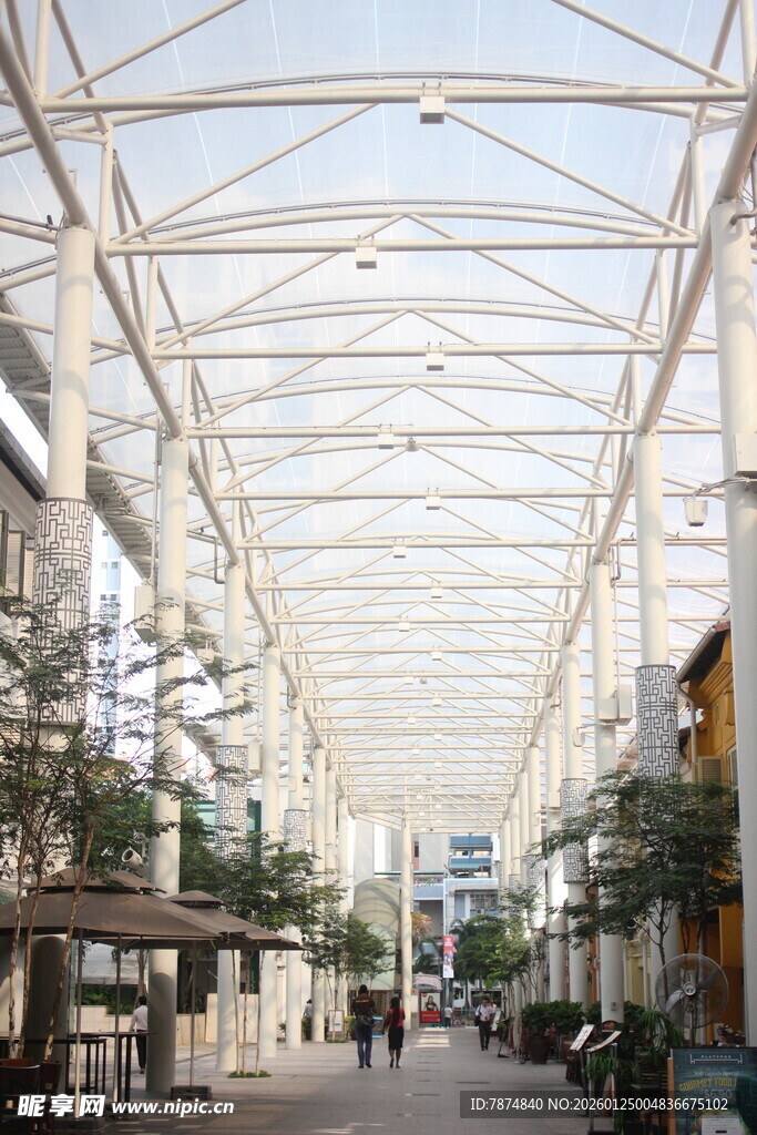 现代风格的通透室内步行街